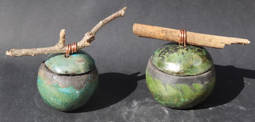 2 petites boites sphériques et leur couvercle stage de raku