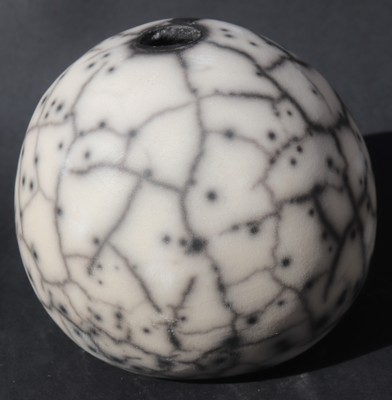 Boite sphérique technique du raku nu stage de raku